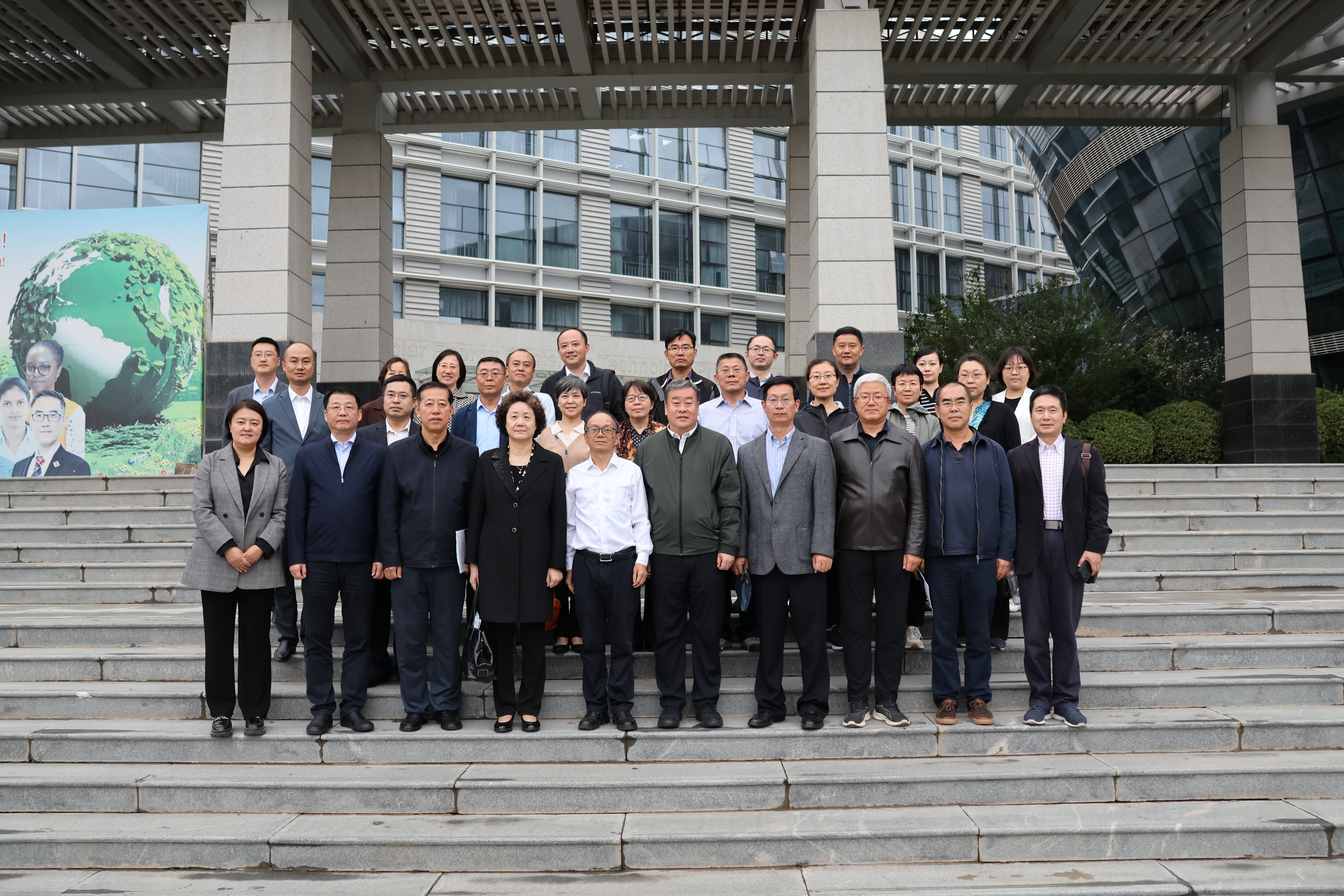 外交部大使参赞学习班来我所调研
