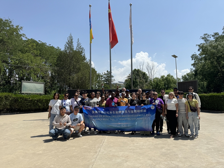 “发展中国家可再生能源开发与管理研修班”到我所榆中基地考察
